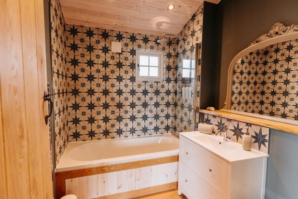 Beautiful Cottage In Bredfield Near To Woodbridge On The Suffolk Coast Eksteriør billede